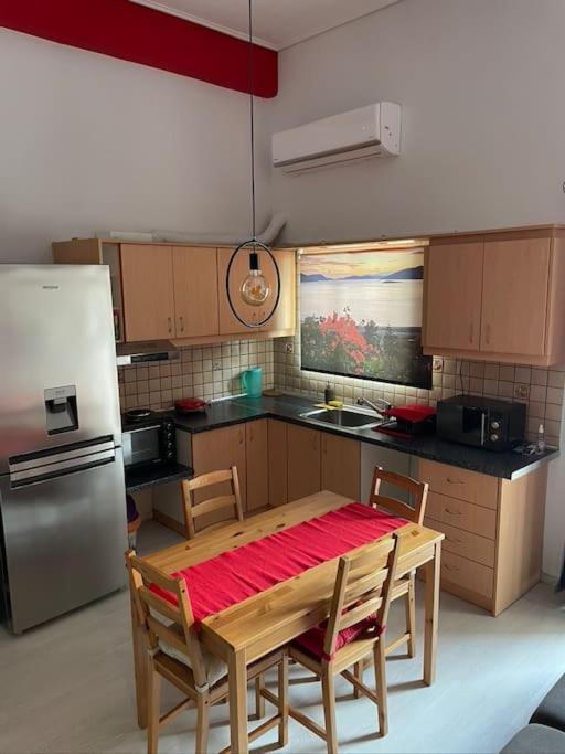 Comfy Apartment With Low Ceiling Attic Athens Luaran gambar
