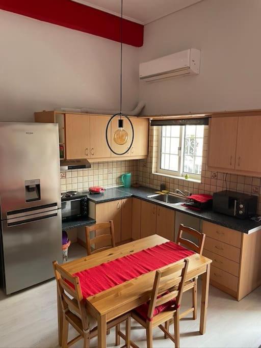 Comfy Apartment With Low Ceiling Attic Athens Luaran gambar