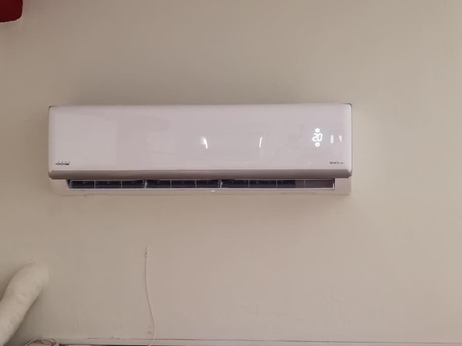 Comfy Apartment With Low Ceiling Attic Athens Luaran gambar