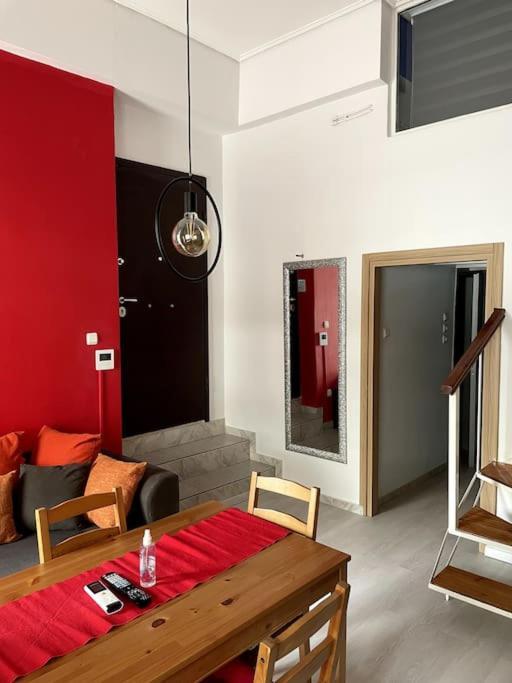 Comfy Apartment With Low Ceiling Attic Athens Luaran gambar