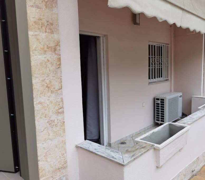 Comfy Apartment With Low Ceiling Attic Athens Luaran gambar